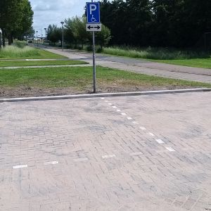 Gerenoveerde Gehandicapten parkeerplaats De Doorbraak