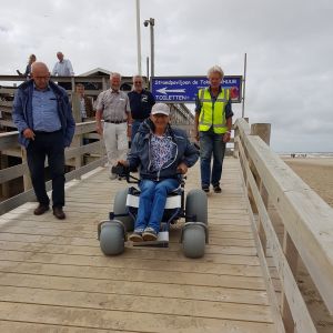 Speciale rolstoelopgang voor de elektr. strandrolstoel van de TOKO